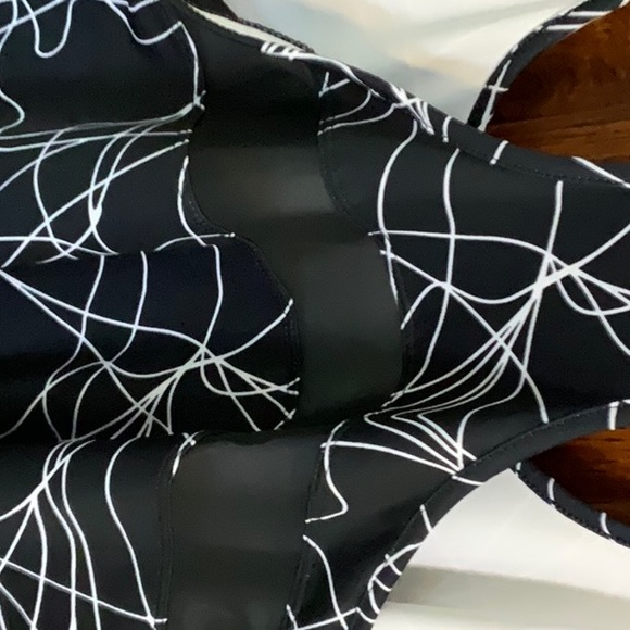 NWT fabletics razor back tank. - Picture 4 of 11